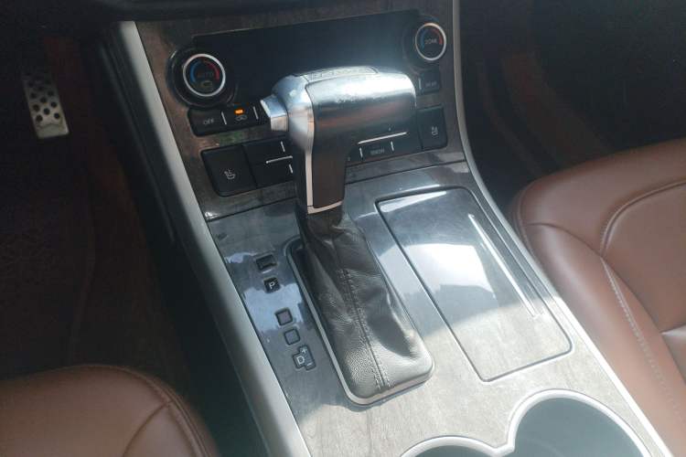 Used Haval H8 2015 2.0T Two-Wheel-Drive Elite Version
