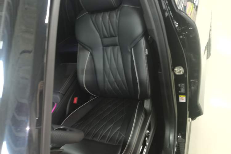 Used GAC Trumpchi GS8 2022 Linghang Series 2.0 TGDI Two-Wheel-Drive Luxury Smart Connectivity Version (7 Seats)
