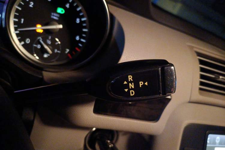 Used Mercedes-Benz R-Class 2014 R 400 4MATIC Business Model Gear Lever