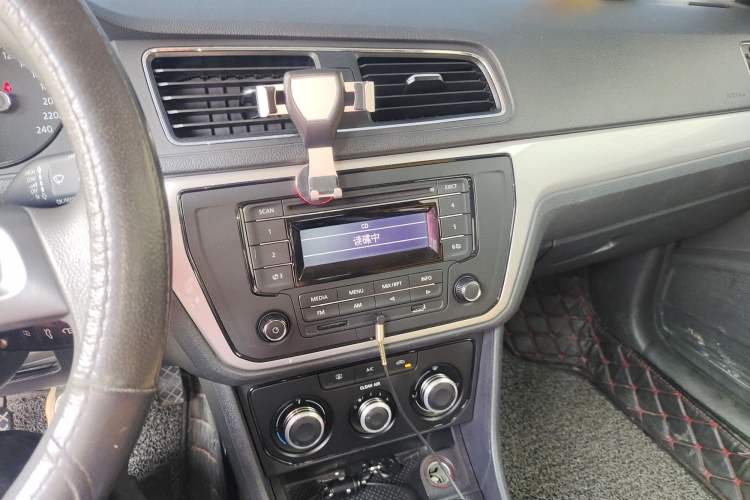 Used Volkswagen Lavida 2015 1.6L Manual Fashion Edition
