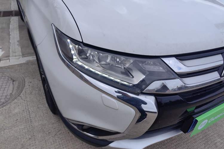 Used Mitsubishi Outlander 2016 2.4L 4x4 Luxury Edition 7-Seater