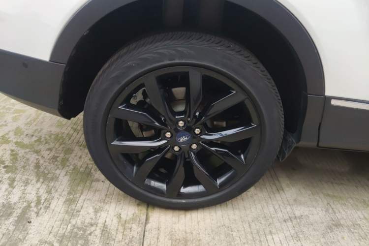 Used Ford Kuga 2017 EcoBoost 245 Four-Wheel-Drive Sport Model Right Rear Wheel Hub