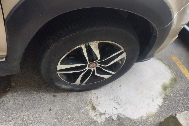 Used BYD Tang New Energy 2015 2.0T Four-Wheel-Drive Flagship Model Right Front Wheel Hub