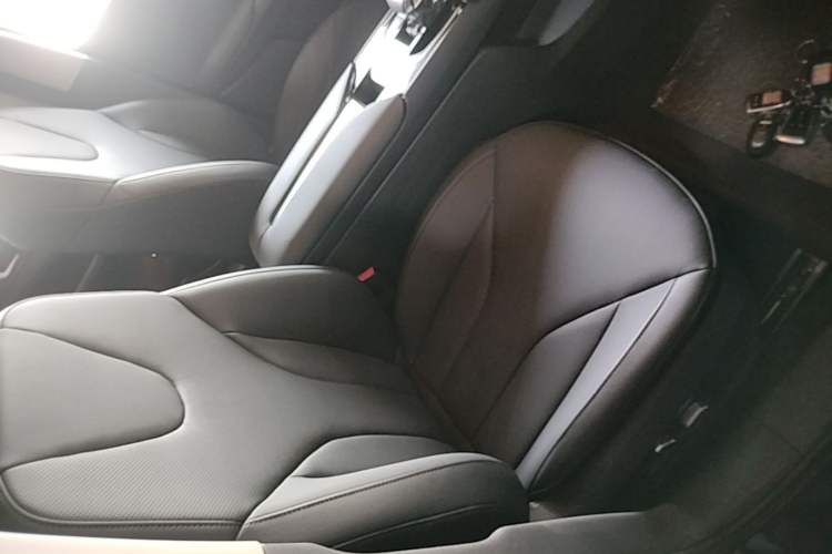 Used Hongqi E-QM5 2022 431 km Charge & Enjoy Edition