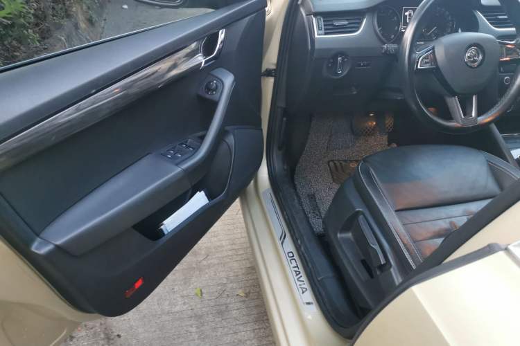 Used Skoda Octavia 2017 1.6L Automatic Smart Drive Edition