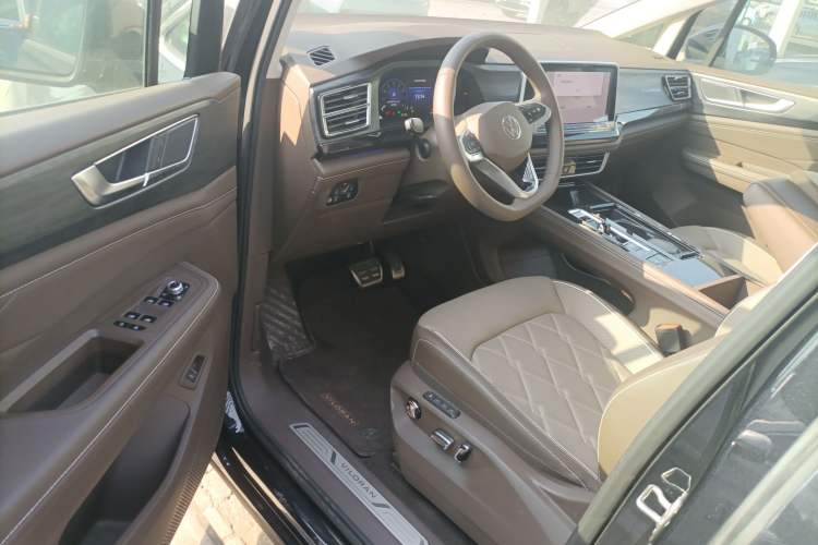 Used Volkswagen Viloran 2024 380TSI Premium Edition