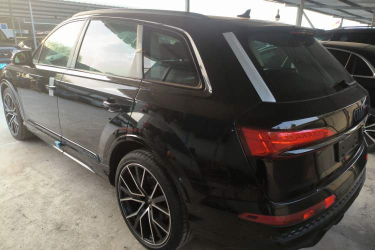 Used Audi Q7 2025 55 TFSI quattro S line Black Warrior Edition
