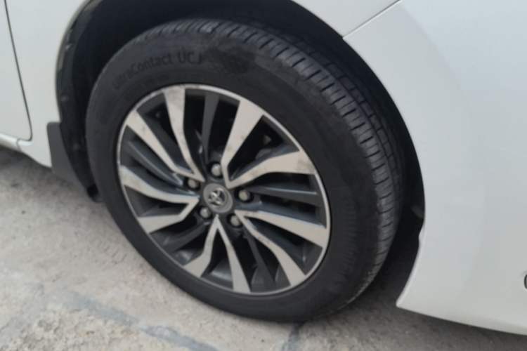 Used Toyota Corolla 2016 Dual-Engine 1.8L E-CVT Elite Edition Right Front Wheel Hub