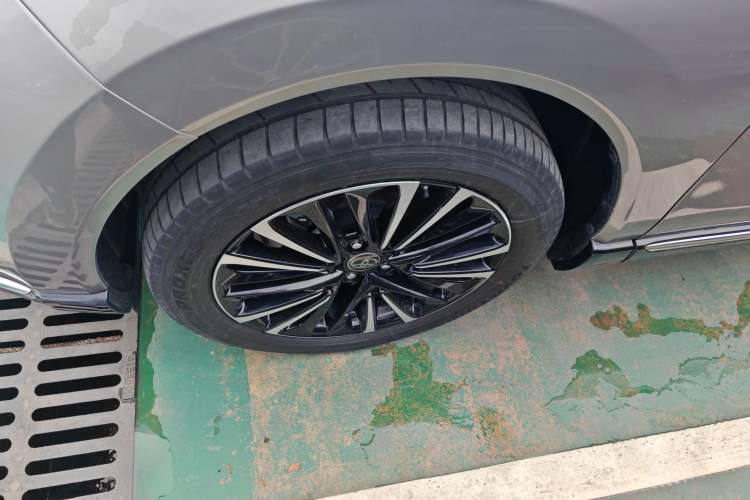 Used Toyota Venza 2023 2.0L CVT Two-Wheel Drive Prestige Version Left Front Wheel Hub