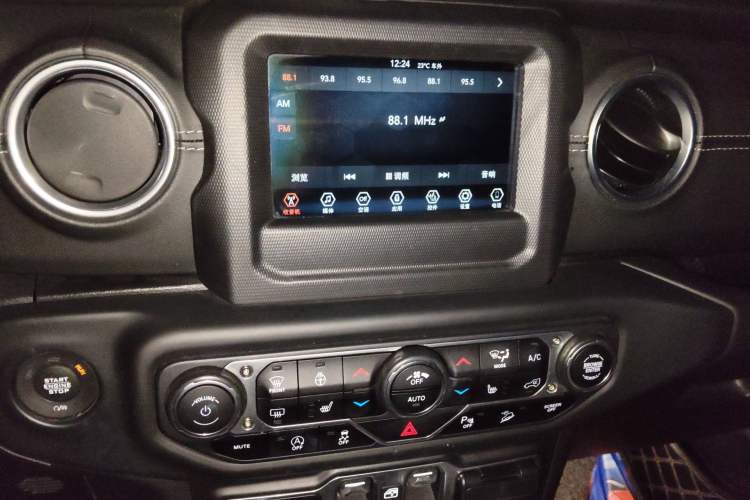 Used Jeep Wrangler 2018 2.0T Sahara Four-Door Edition
