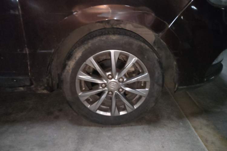 Used BAIC Weiwang M50F 2017 1.5L Luxury Model Right Front Wheel Hub