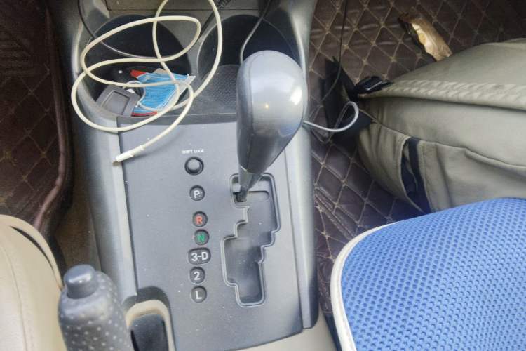 Used Toyota RAV4 2011 2.4L Automatic 4x4 Luxury Edition Gear Lever