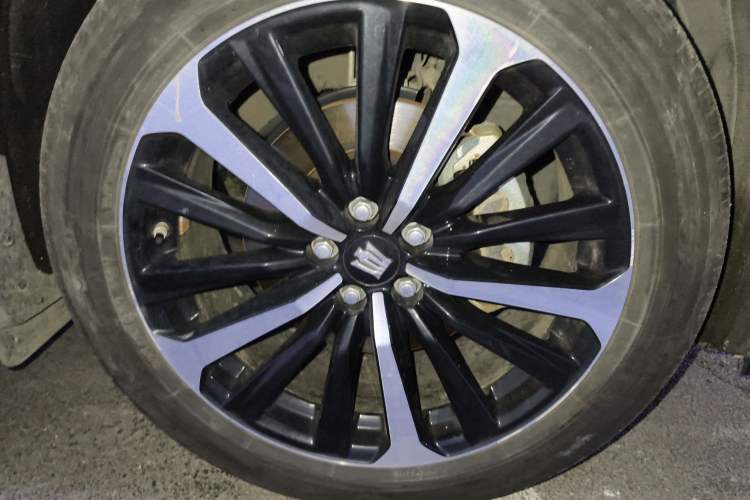 Used Toyota Crown Kluger 2023 2.5L HEV Four-Wheel Drive Flagship Edition Right Front Wheel Hub