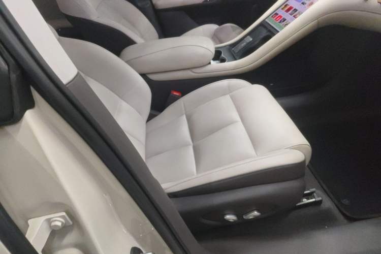 Used IM LS6 2023 Max Extended-Range Version Right Front Seat