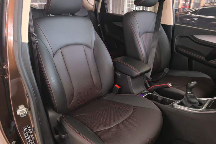 Used Baojun 560 2015 1.8L manual luxury version
