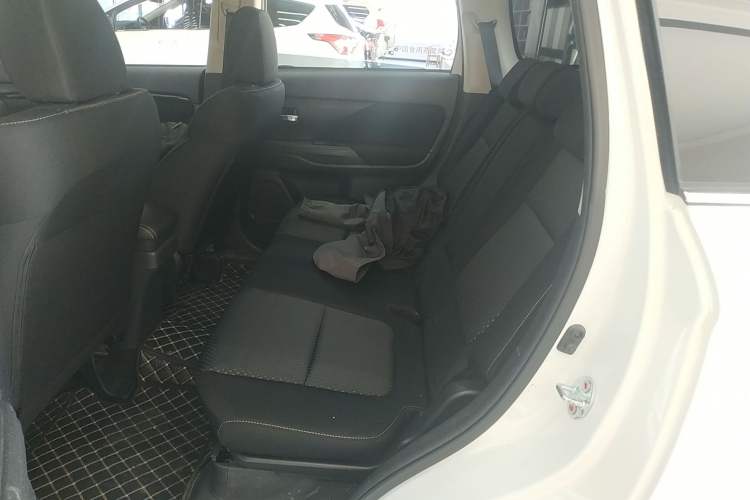 Used Mitsubishi Outlander 2021 Revised Version 2.0L Two-Wheel Drive Comfort Edition 5 Seats Left Rear Seat