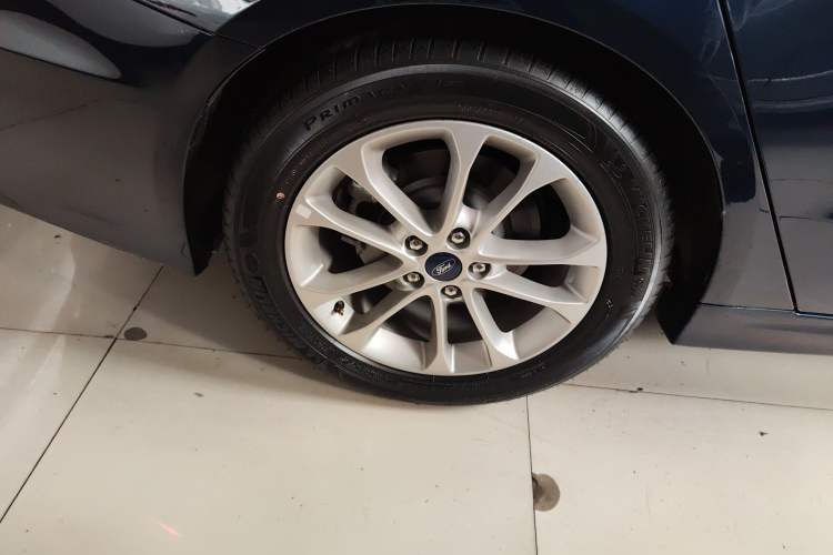 Used Ford Mondeo 2018 EcoBoost 180 Smart Control Fashion Model China VI Standard Right Rear Wheel Hub