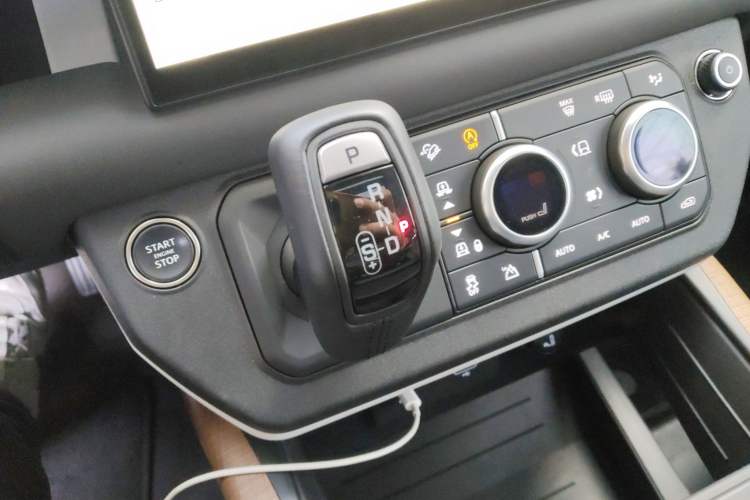 Used Land Rover Defender 2023 130 3.0T P400 HSE Gear Lever
