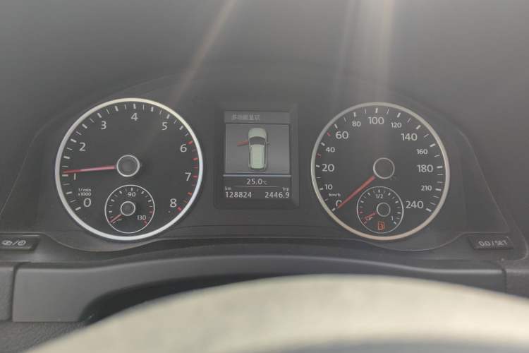 Used Volkswagen Tiguan 2013 1.8 TSI Automatic All-Wheel Drive Luxury Model Instrument Cluster