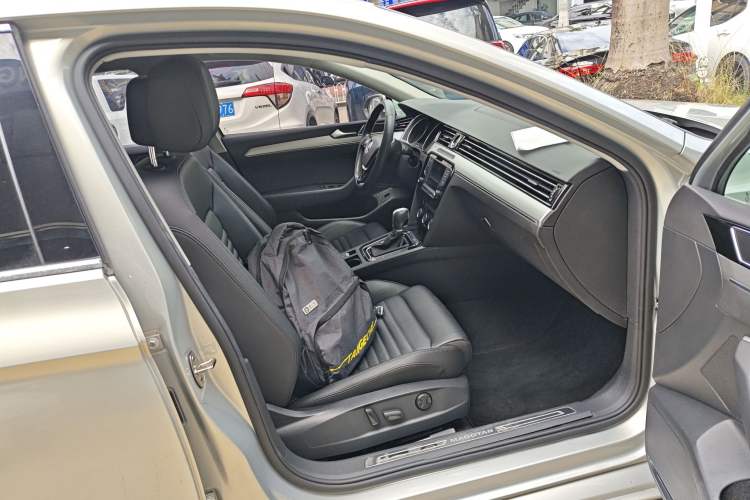 Used Volkswagen Magotan 2017 330TSI DSG Leading Model
