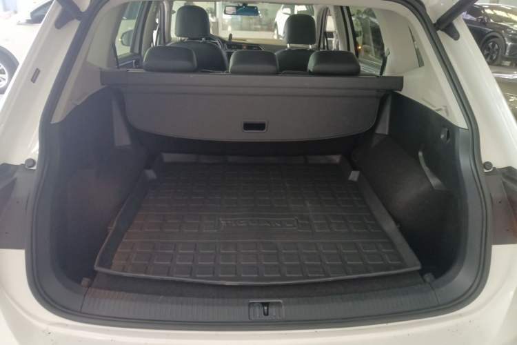 Used Volkswagen Tiguan L 2021 330TSI Automatic Two-Wheel Drive R-Line Enhanced Edition Trunk