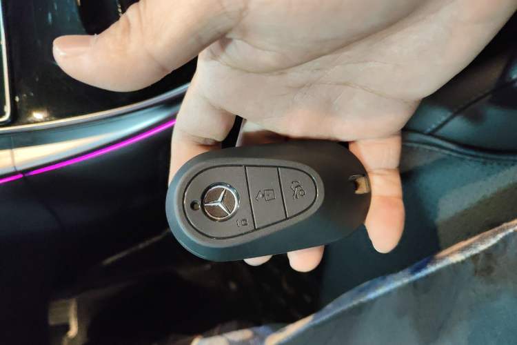 Used Mercedes-Benz C-Class 2024 Restyled C 260 L Sport Edition Vehicle Key