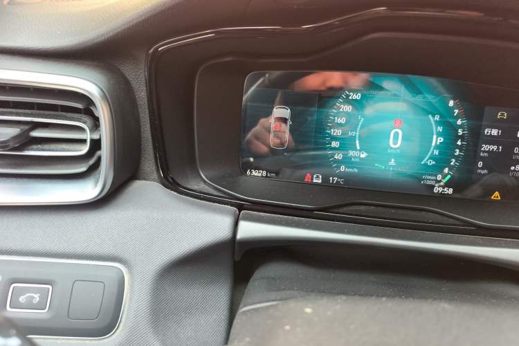 Used Lynk & Co 01 2017 2.0T Four-Wheel Drive Pro Edition Odometer Close Up