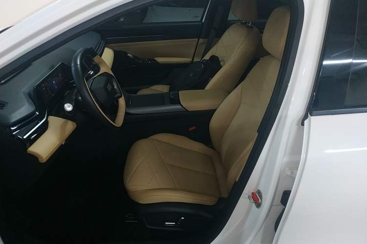 Used Geely Galaxy L6 2023 125km PLUS