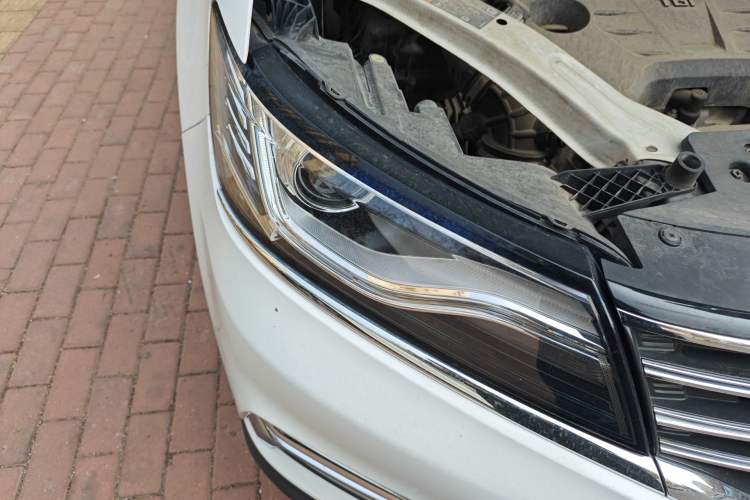 Used Roewe RX5 2016 20T Two-Wheel Drive Automatic Internet Smart Edition
