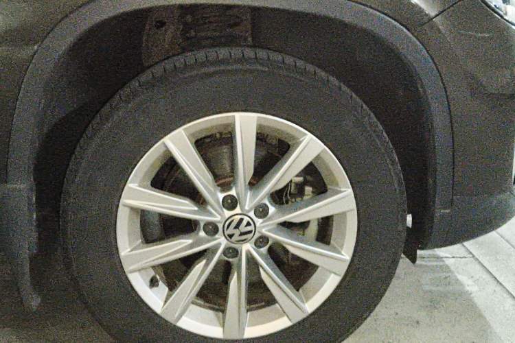 Used Volkswagen Tiguan 2016 280TSI Automatic Two-Wheel Drive Silk Road Comfort Edition Right Front Wheel Hub