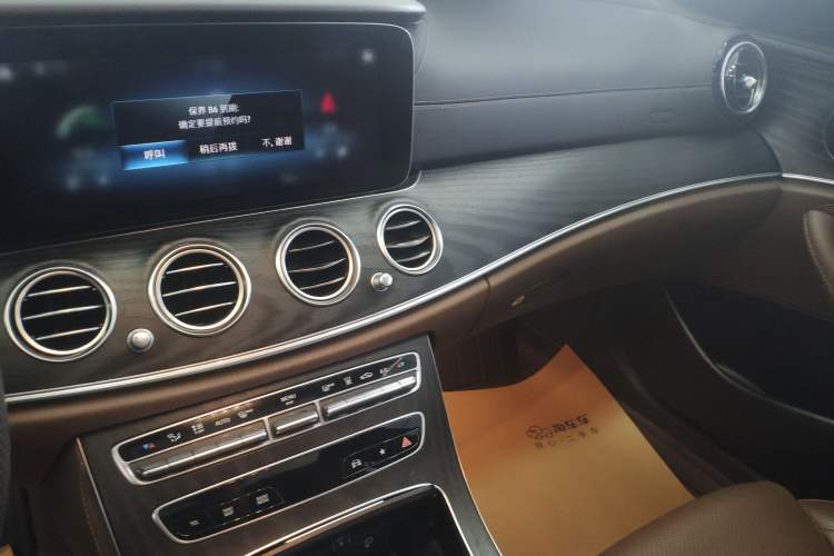 Used Mercedes-Benz E-Class New Energy 2022 Second Facelift E 350 e L Plug-in Hybrid Sports Sedan Audio And AC Panel