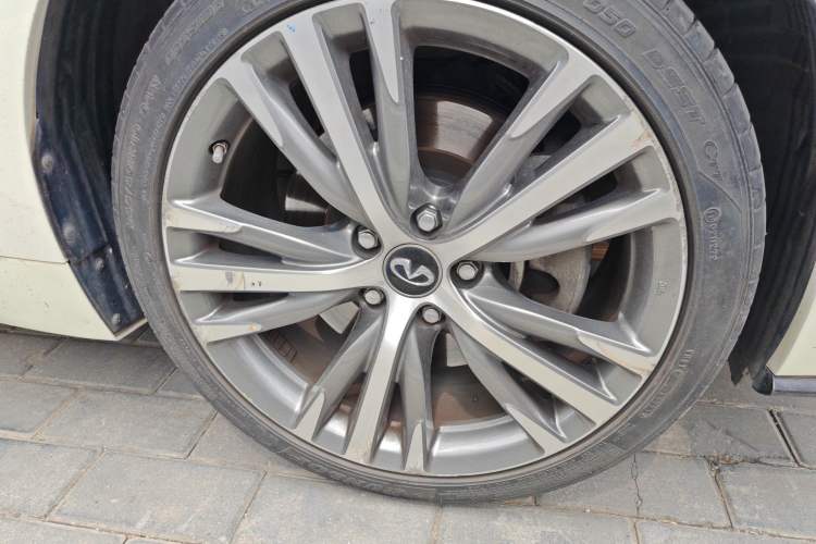 Used Infiniti Q50L 2018 2.0T Elite Sport Version China VI Standard Right Front Wheel Hub