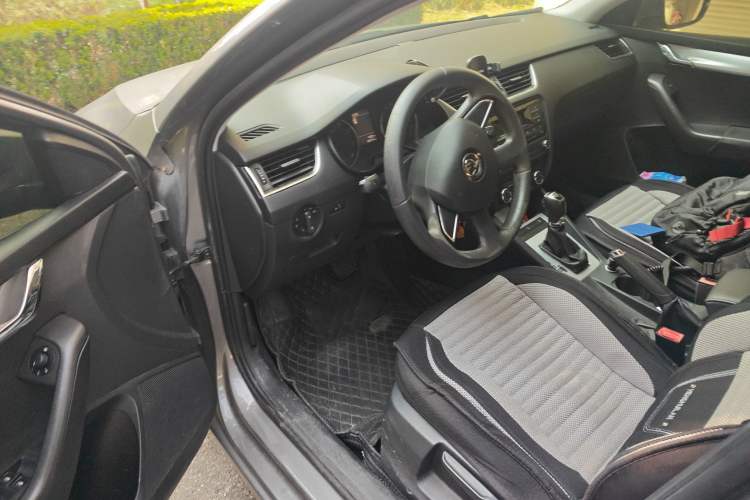 Used Skoda Octavia 2016 1.6L Automatic Chuanxing Edition Driver Seat