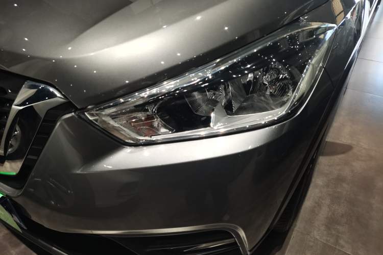 Used Nissan Kicks 2018 1.5L CVT Smart Connect Luxury Edition Left Front Headlight