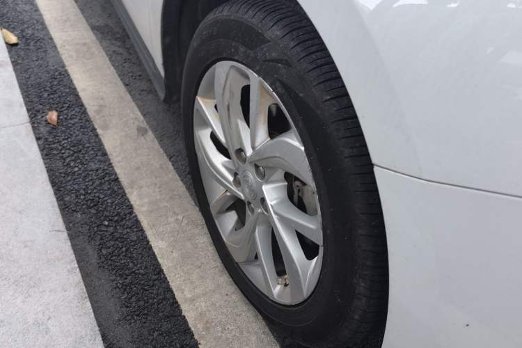 Used Buick Velite 6 2022 Connected & Shared PLUS Right Front Wheel Hub