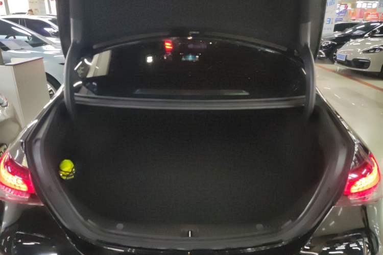 Used Mercedes-Benz E-Class New Energy 2022 E 350 e L Plug-in Hybrid Sports Sedan Trunk