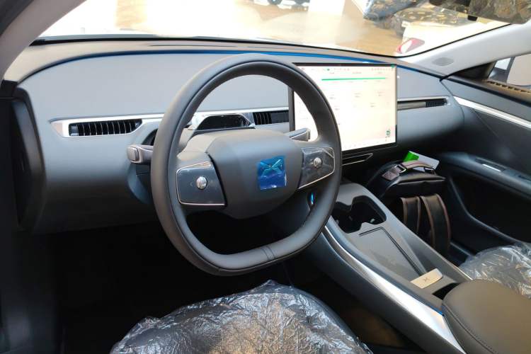 Used XPeng MONA M03 2025 515 Long-Range Plus Center Console