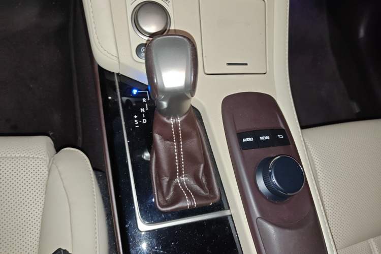 Used Lexus ES 2015 200 Elite Edition Gear Lever