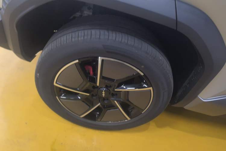 Used Formula Leopard Titanium 3 2025 501KM All-Wheel Drive Intelligent Driving Ultra Version