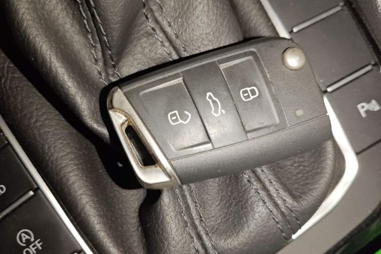 Used Volkswagen Sagitar 2023 280TSI DSG Beyond Lite Edition Vehicle Key