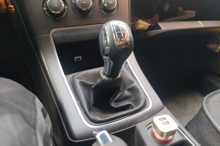 Used Citroen C4 Sega 2016 1.6L Manual Comfort Model Gear Lever