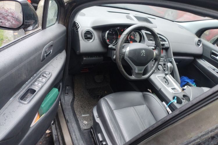 Used Peugeot 3008 2015 2.0L Automatic Trend Edition
