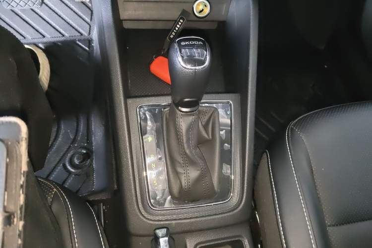 Used Skoda Kamiq 2022 1.5L Automatic Comfort Edition Gear Lever