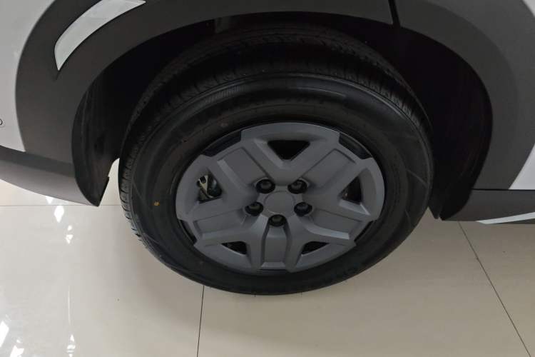 Used BYD Yuan UP 2025 Intelligent Driving Version 401 KM Dynamic Edition Right Rear Wheel Hub