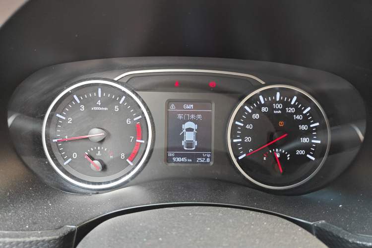 Used Great Wall Wingle 5 2017 2.4L European-spec Gasoline 2WD Elite Model with Big Double Cab – 4G69S4N
