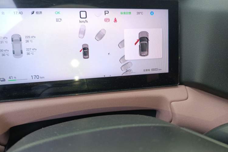 Used BYD Yuan UP 2025 Intelligent Driving Version 401 KM Dynamic Edition Odometer Close Up