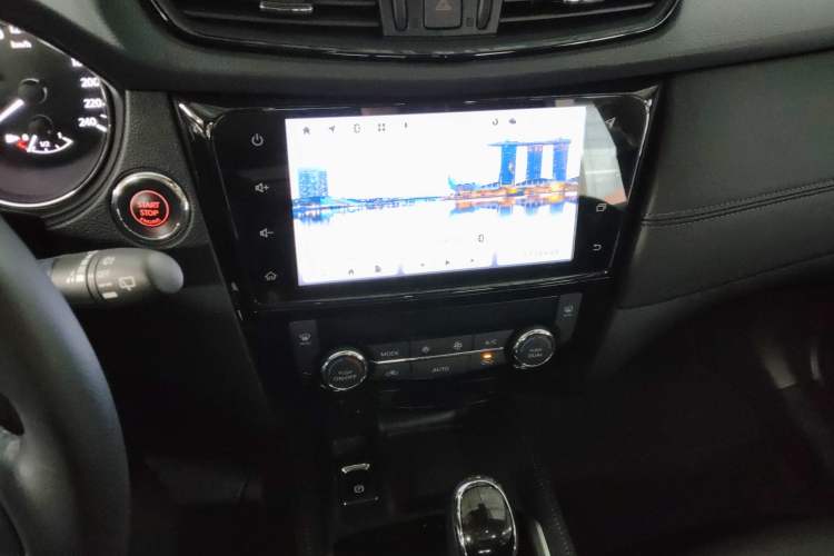 Used Nissan X-Trail 2023 Classic 2.0L Two-Wheel Drive Smart Connect & Comfort Edition Audio And AC Panel