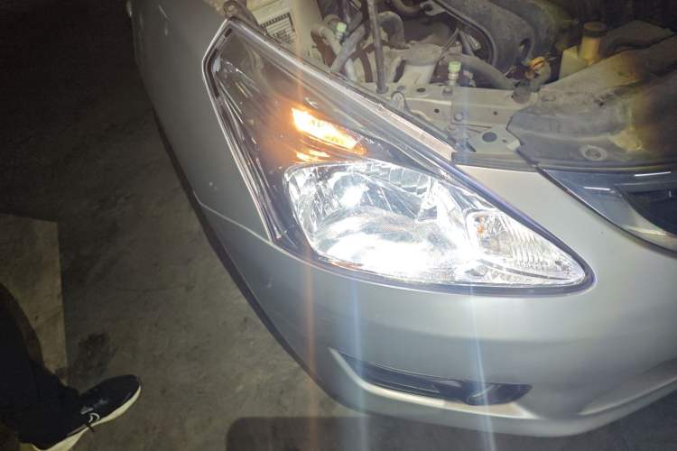 Used Nissan Tiida 2011 1.6L CVT Comfort Model Right Front Headlight