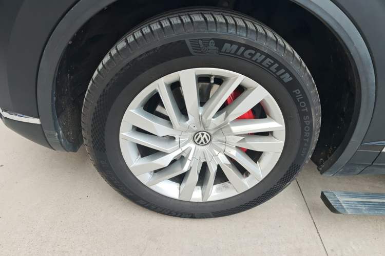 Used Volkswagen Touareg 2019 2.0TSI Ruiyi Edition China VI Standard Left Front Wheel Hub