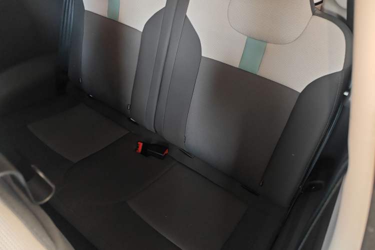 Used CHANGAN NEVO Lumin 2022 155 km – Refreshingly Sweet Edition Left Rear Seat
